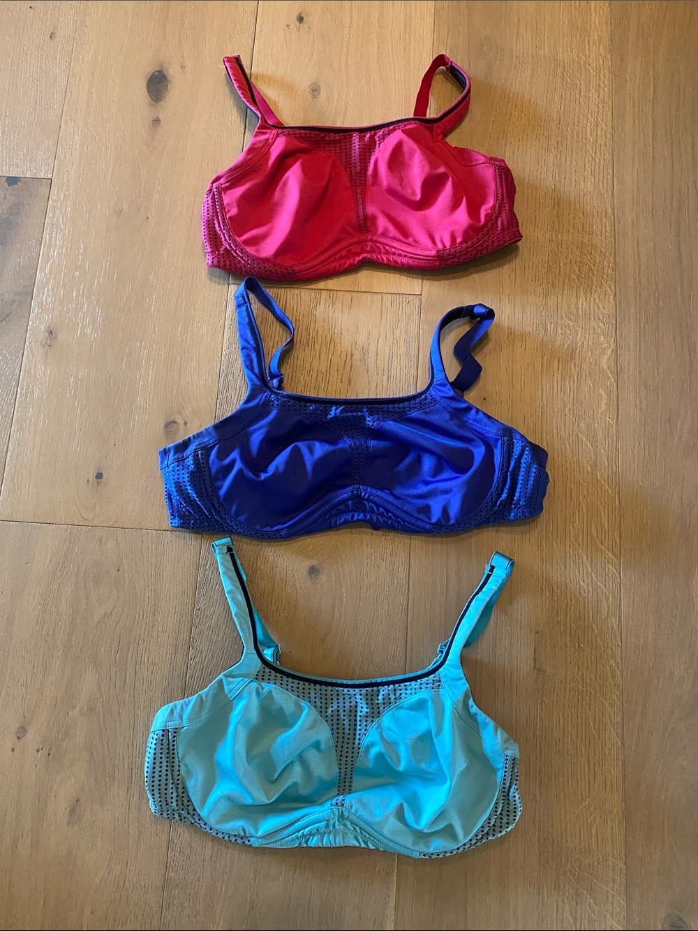 Soma Wireless Sports Bra Set - Red, Blue, Aqua